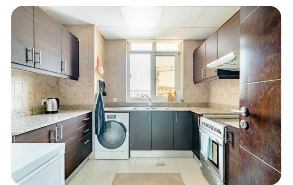 Cuzzy Comfy Room, Private Detached Bathroom With Balcony Dubai