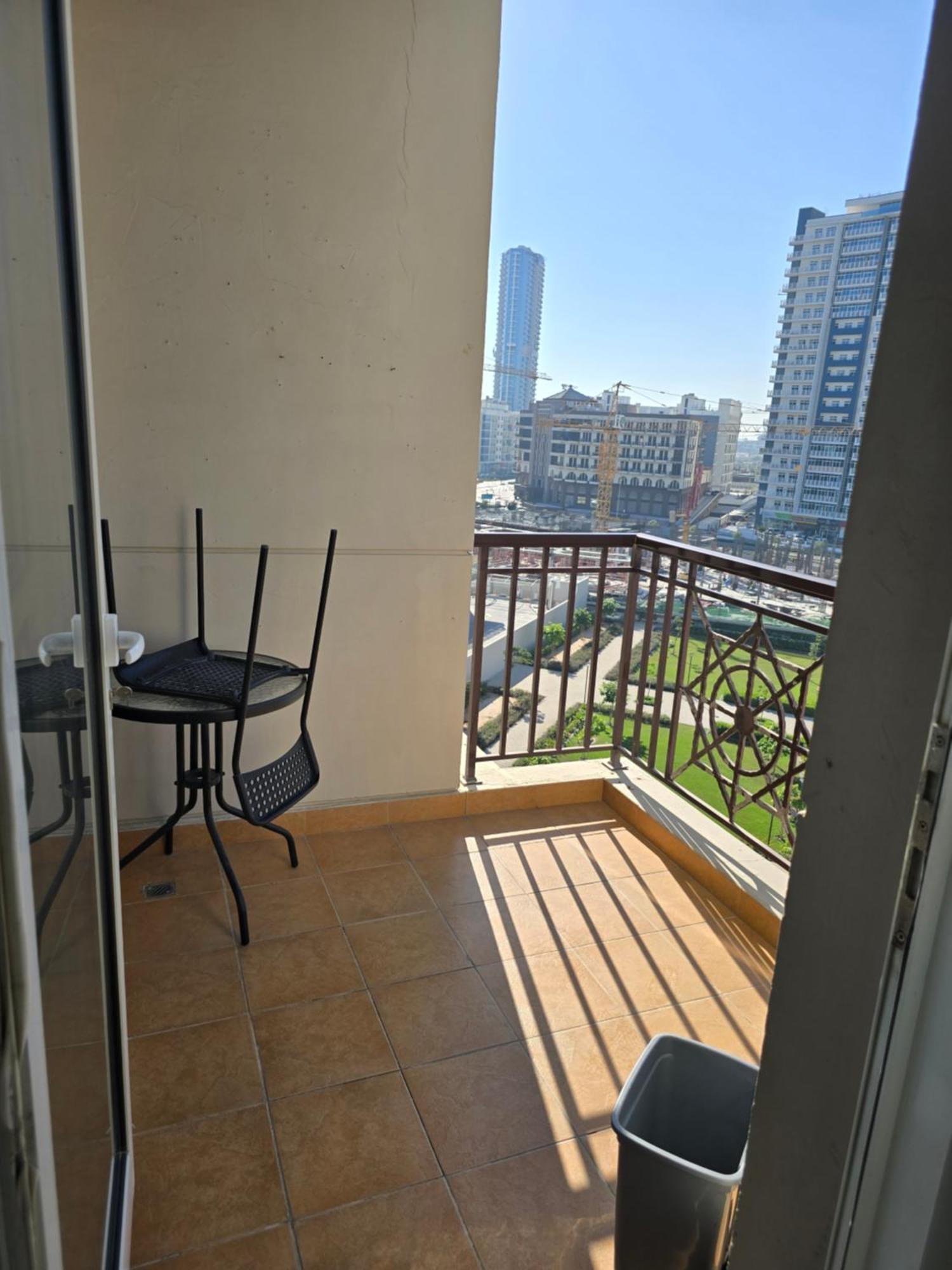 Apartment Cuzzy Comfy Room, Private Detached Bathroom With Balcony