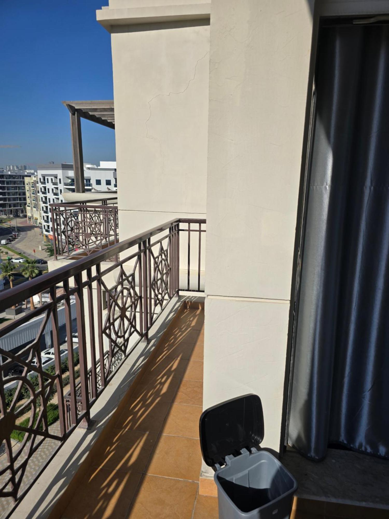 Cuzzy Comfy Room, Private Detached Bathroom With Balcony Apartment *