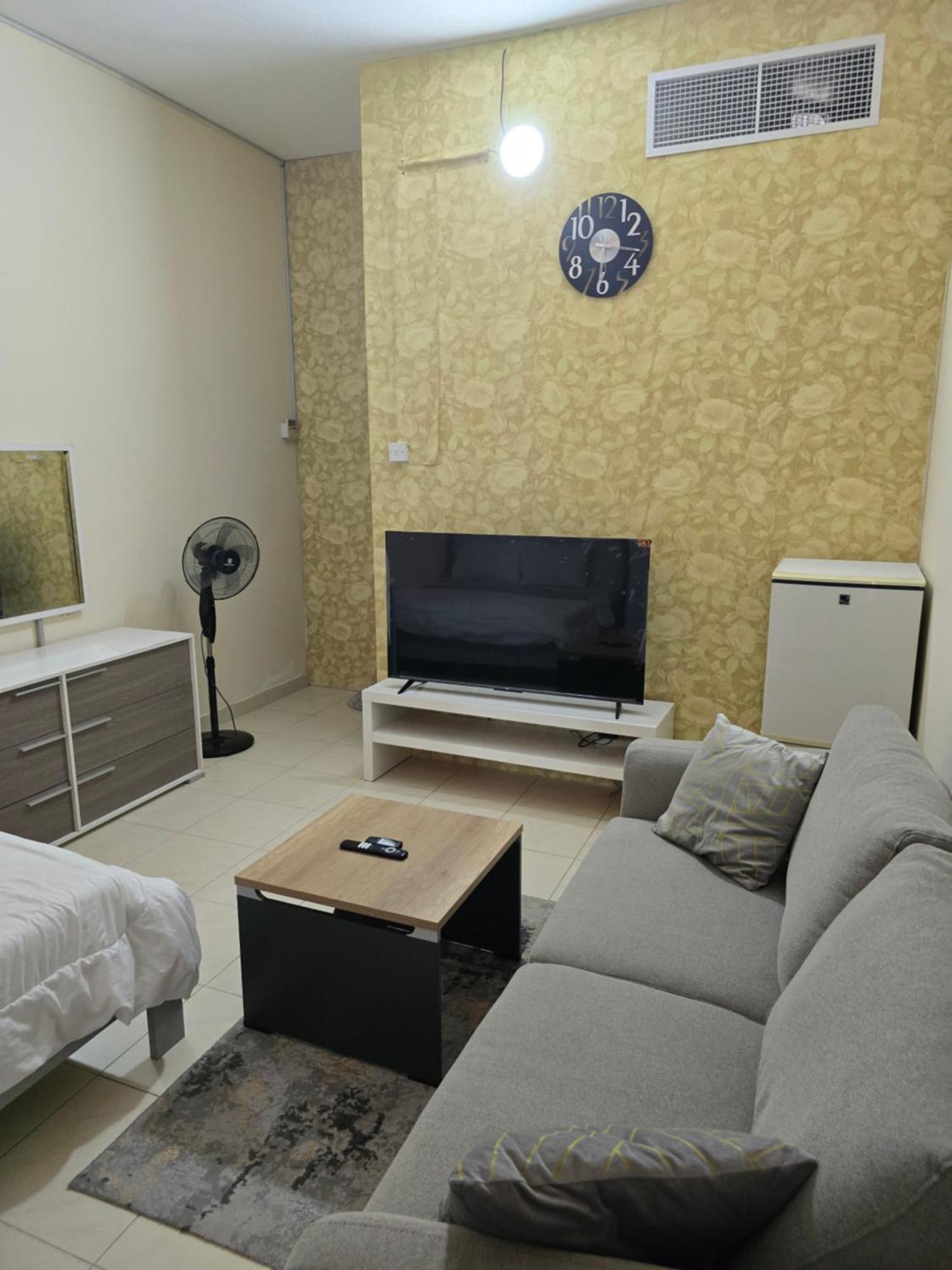 Cuzzy Comfy Room, Private Detached Bathroom With Balcony Dubai